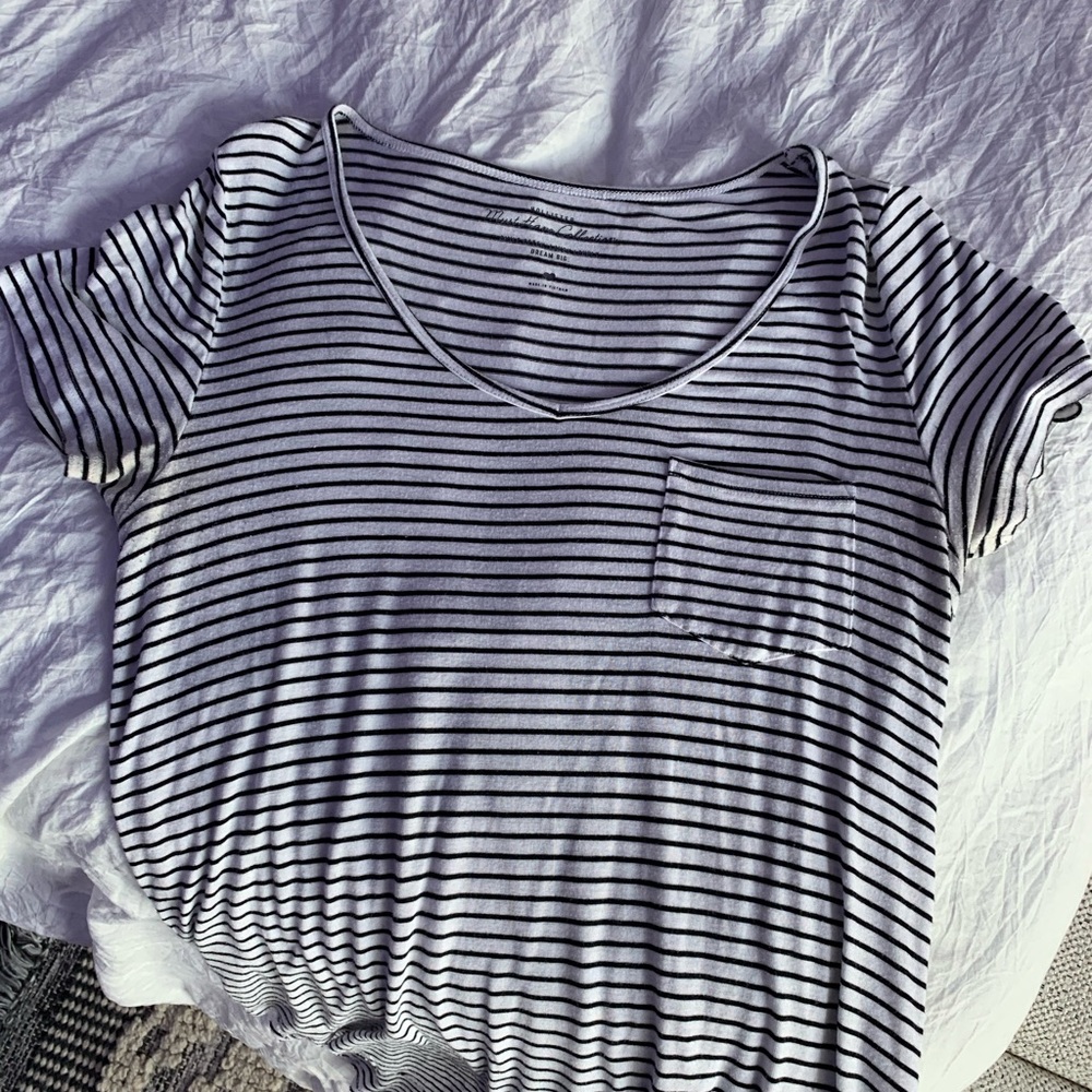 hollister white/black short sleeve tee